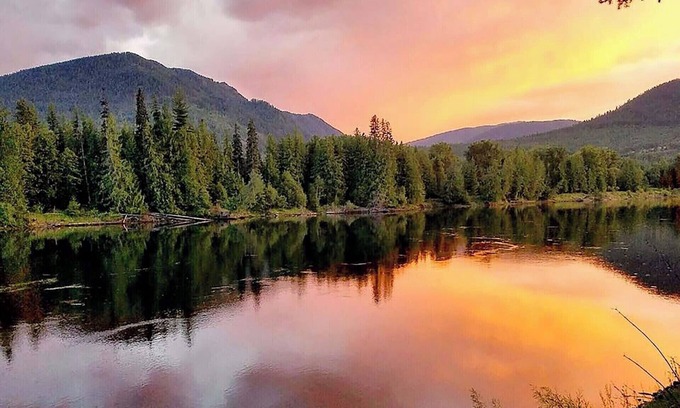 Clark Fork Cabina | Romántico Waterfront Shabby Chic Cabin en el río Clark Fork! #SwankyCabin