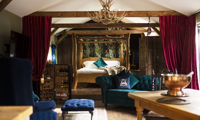 Layer de la Haye Cabina | Romantic Woodland Cabin