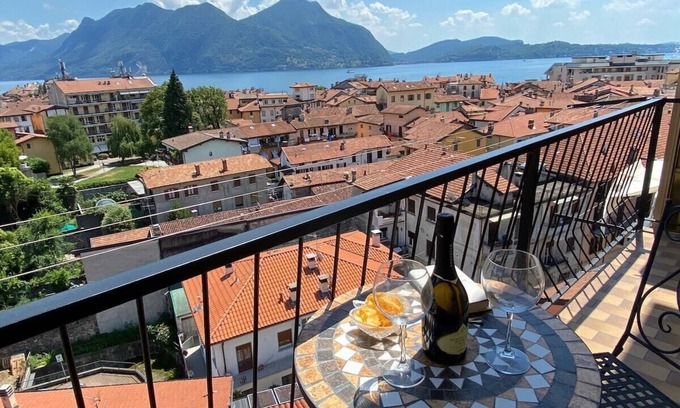 Intra Apartamento | Romantica Suite modern apartment in Verbania Intra
