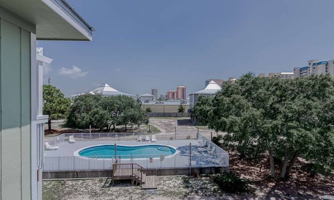 Orange Beach Apartamento | Romar Village 322- Short Walk to Beach Pool