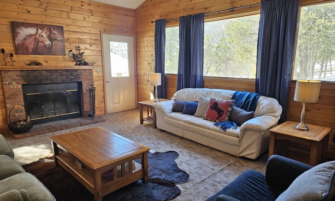 Nathrop Cabina | Romley Cabin at Deer Valley with geothermal pool & more! Family & Pet Friendly
