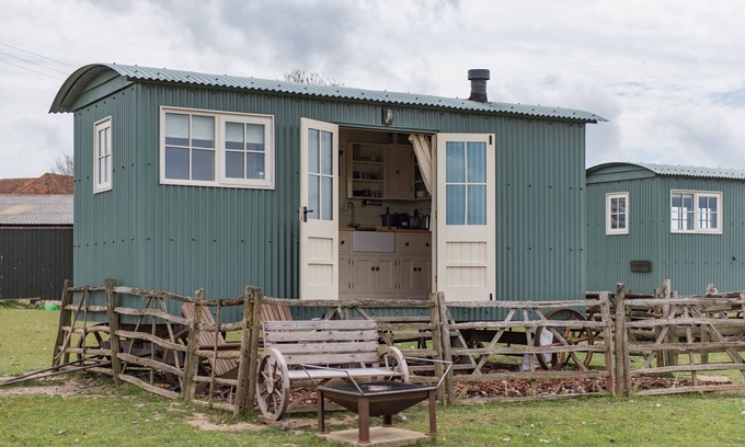 St Mary's Bay Cabina | Romney Marsh Huts by Bloom Stays - beautiful shepherds hut that sleeps 4 guests in 2 bedrooms