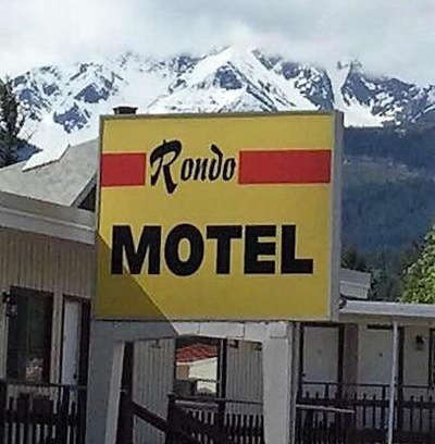 Golden Hotel | Rondo Motel