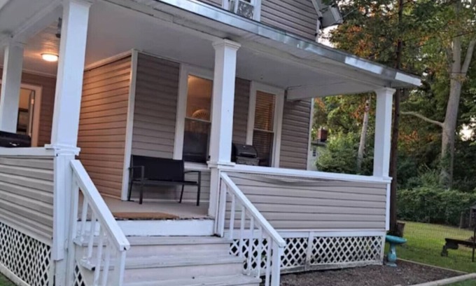 Downtown Akron Apartamento | Roo's Playhouse: Cozy 1-Bed, 1-Bath Apartment