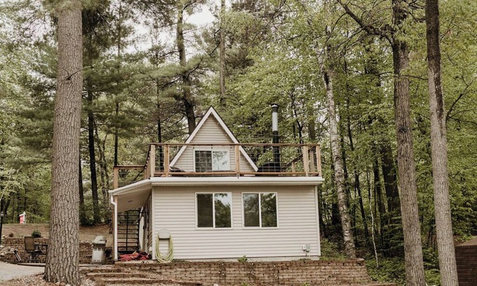 Motley Cabina | Rooftop cabin on amazing Crookneck Lake! "The Crookneck Lookout"