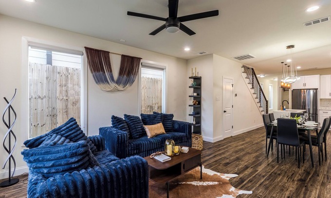 Dallas Casa | Rooftop Cinema + Karaoke | Coffee & WiFi