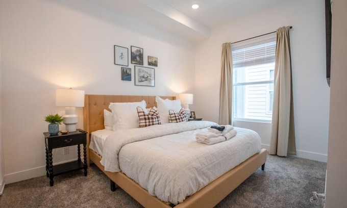 Poplar Grove Casa | Rooftop | Downtown | Airport
