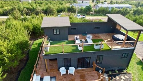 Linn Valley Casa | Rooftop Hot Tub Lake Getaway, Golf Cart & Fire Pit