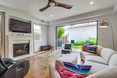 Crown Point Casa | Rooftop Patio Hot Tub AC Beach & Bay Views