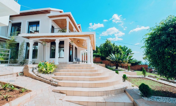 Kigali Hotel | Rooftop View Apartments Rebero