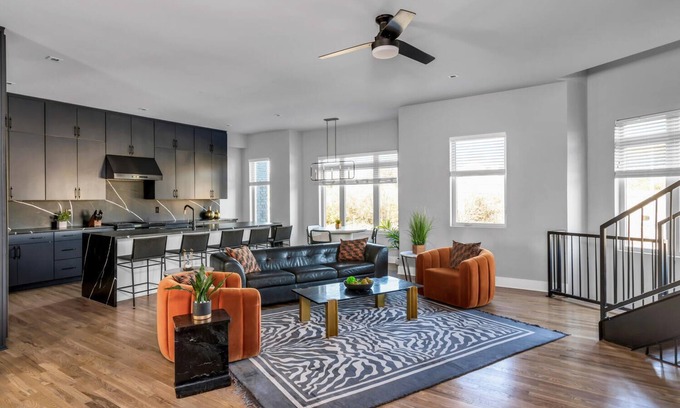 Haynes Area Casa | Rooftop w/Skyline Views-15 Min to Broadway-Luxury