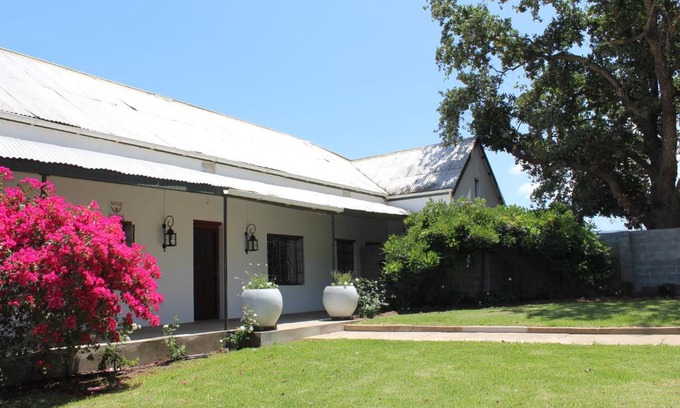 Prince Alfred Hamlet Casa | Rooikraal Farm Guesthouse and dam
