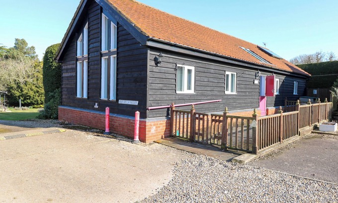 Halesworth Cabaña | ROOKYARD COTTAGE, family friendly, with pool in Halesworth
