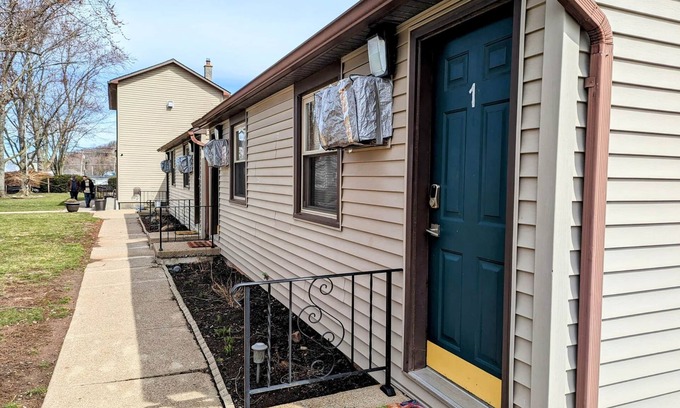 Lewiston Apartamento | Room 1 - Riverside Motel - 1 Queen Bed