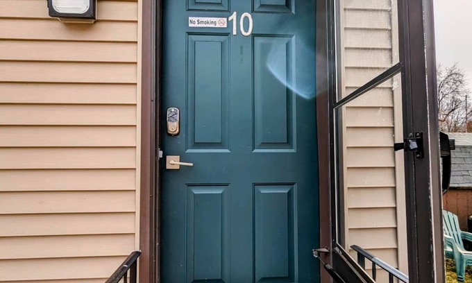 Lewiston Apartamento | Room 10 Kitchenette - Riverside Motel - 1 Queen, 1 Sofa Bed