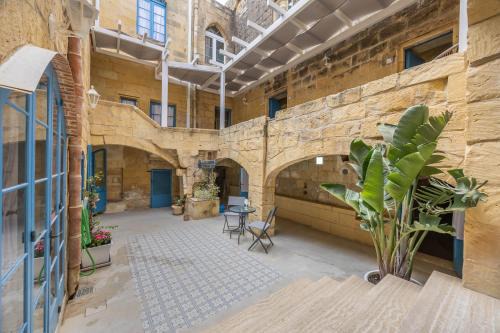 Gharb Casa | Room 2 - family room x 3 by Solea