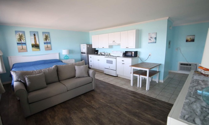 Topsail Beach Hotel | Room #203 Efficiency King w/Kitchen Dog Y