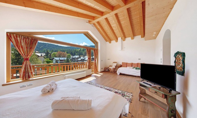 Pieve di Cadore Apartamento | Habitación '5- Affittacamere Nene Mansarda' con vistas a las montañas, terraza compartida y Wi-Fi