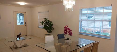 Westgate Casa | Room 5 minutes from PBI Airport