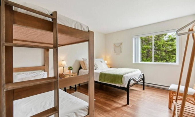 Saint Donat Cama Y Desayuno | Room 6: The Serene