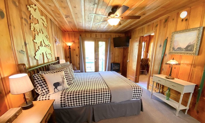 Downieville Cabina | Room 7 - King Kitchenette