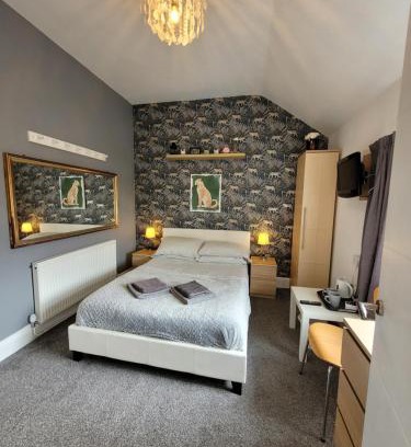 Ellesmere Port Casa | Room@87