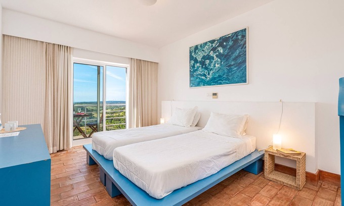 Aljezur Apartamento | Habitación 'Agosto' con vistas al mar, piscina compartida y Wi-Fi
