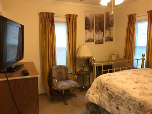 Rochester Casa | Room - Airport, Eastman Dental, UofR & Medical Ctr at Strong Hospital-Professionals Welcomed