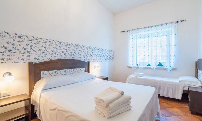 Syracuse Apartamento | Habitación 'Al Palmento Relais - Nero D'Avola R2' con piscina compartida y aire acondicionado