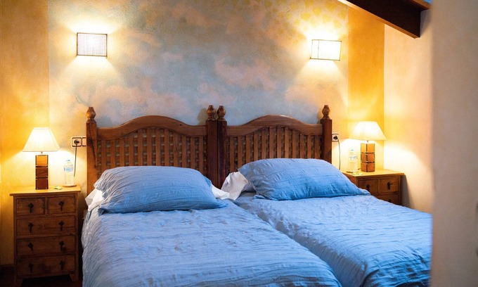 Santianes de Ola Apartamento | Habitación 'Araucaria' con vistas a la montaña, jardín compartido y Wi-Fi