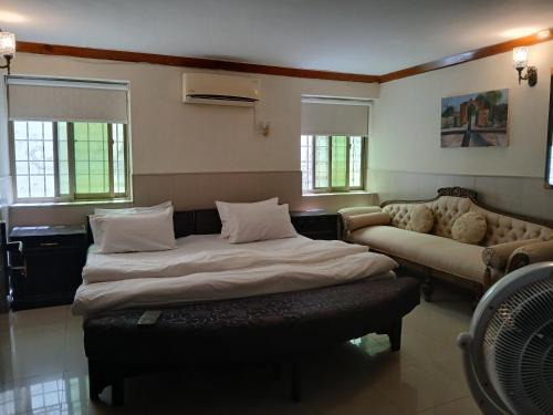 F-7 Sector Apartamento | Room at khan house