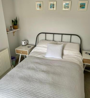 Wellington Casa | Room at Private House with Private Bathroom