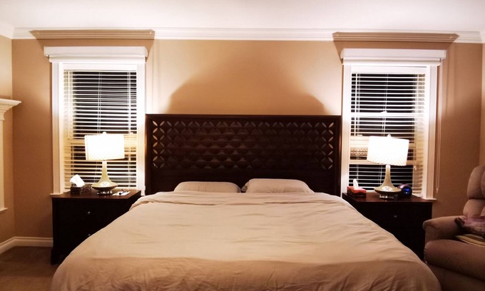 Cordova Bay Casa | Room #B, Eagle's house