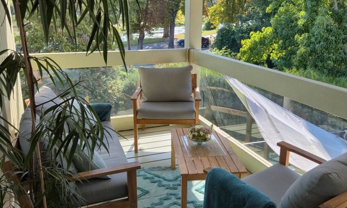 Charmes Apartamento | Room + bathroom + balcony by the canal