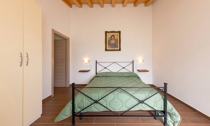 Massa Marittima Apartamento | Habitación 'Camera 2' con piscina compartida, jardín compartido y aire acondicionado.