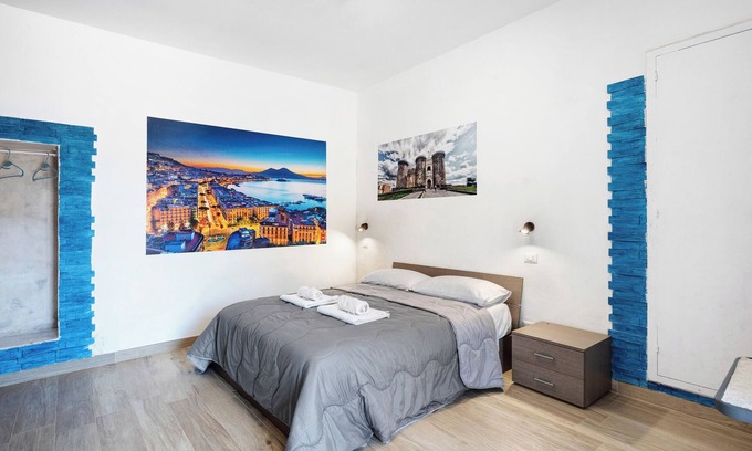 Piazza-Tralia-Pendolo Apartamento | Habitación 'Camera Amalfi Con Vista Montagna' con vistas a la montaña, Wi-Fi y aire acondicionado.