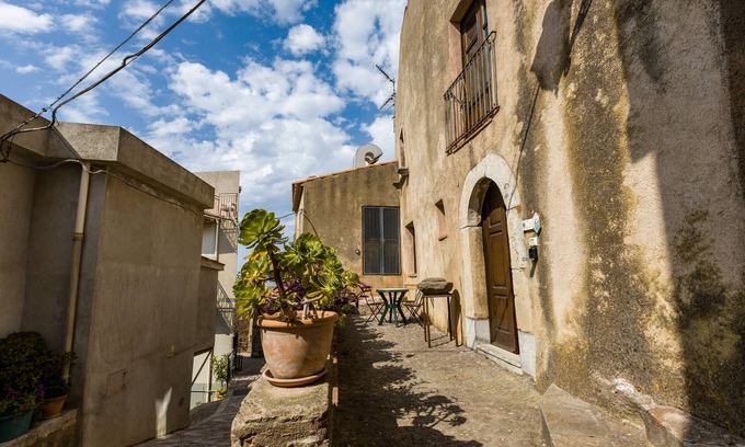 San Marco d'Alunzio Apartamento | Habitación 'Casa Dello Aromatario' con Terraza Privada