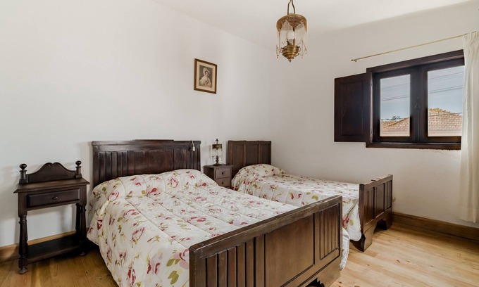 Vila do Conde Apartamento | Habitación 'Casa Do Caldas - Quarto 3' con piscina compartida, terraza compartida y Wi-Fi
