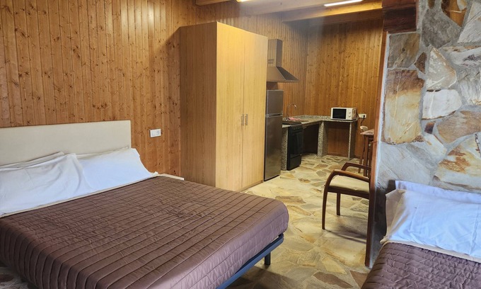 Marcelle Apartamento | Room 'Casa Jardín Habitación Triple L' with Private Pool, Shared Terrace and Shared Garden