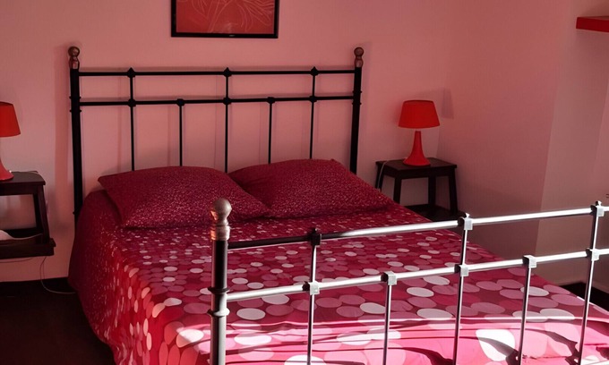 Montbrun-les-Bains Apartamento | Room 'Coquelicot' with Mountain View, Shared Terrace and Wi-Fi
