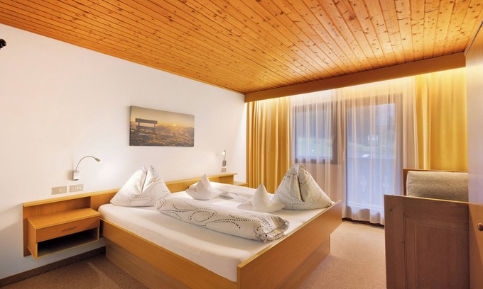Valle Aurina Apartamento | Habitación 'Ederhof 10' con vistas a la montaña, terraza comunitaria y Wi-Fi