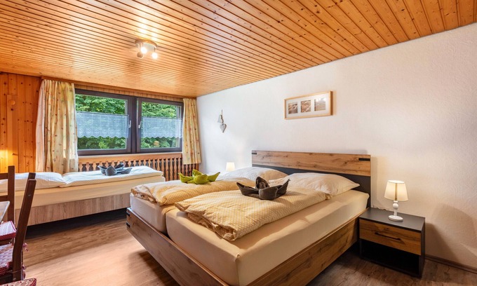 Bernau Apartamento | Habitación 'Familienzimmer 12' con vistas a la montaña, terraza compartida y Wi-Fi
