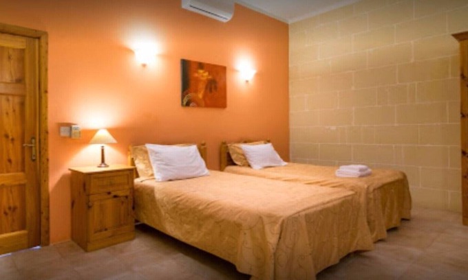 Ta' Għammar Cama Y Desayuno | HABITACIÓN PARA 4 PERSONAS CON BAÑO INTERNO