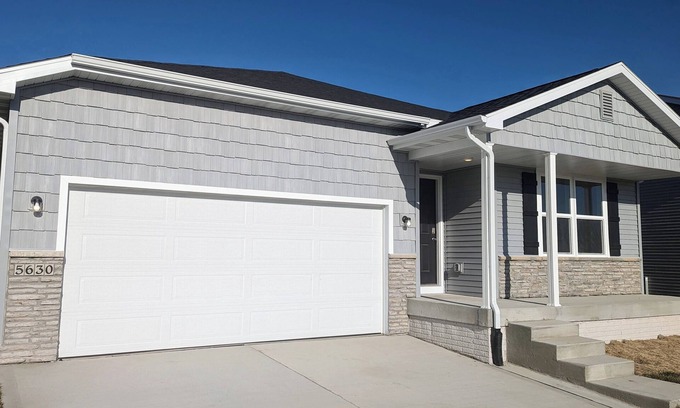 Altoona Casa | Spacious and new, your Home away from Home in best location!