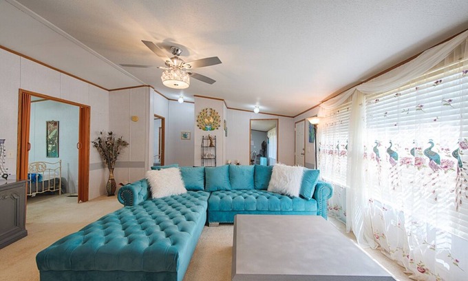 Shiner Casa | ROOM FOR ALL