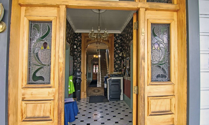 Masterton Casa | Room for everyone ..comfortable beds for large groups