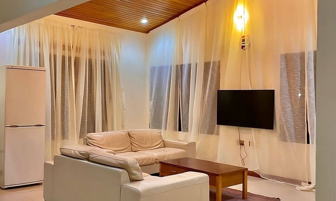 Adenta Casa | Room-ghouse Room D Ideal For Friends fam