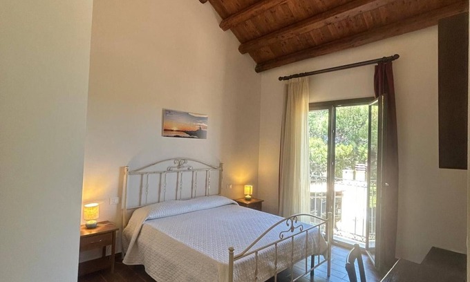 Rilievo Apartamento | Room 'Giara' with Mountain View, Wi-Fi, and Air Conditioning