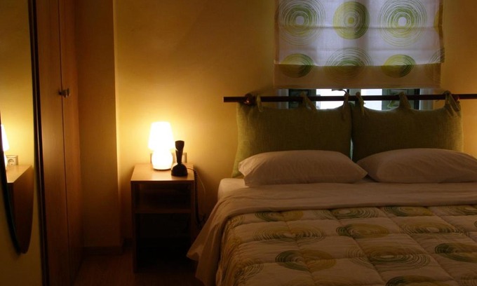 Kastoria Casa | Room "honeybee" in a neoclassical house