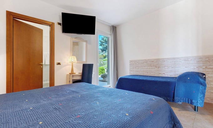 San Zeno di Montagna Apartamento | Habitación 'Hotel Laguna Economy 1' con terraza compartida, Wi-Fi y aire acondicionado.